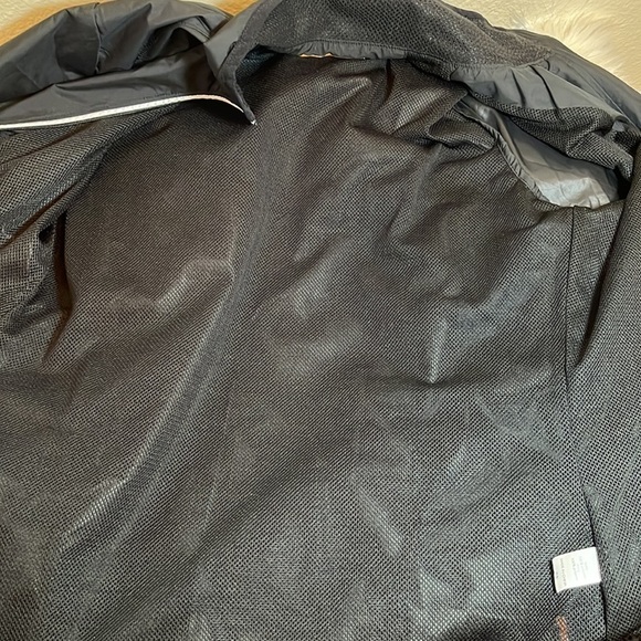 LUCY Black Lightweight Zip Up Active Jacket - Picture 14 of 16